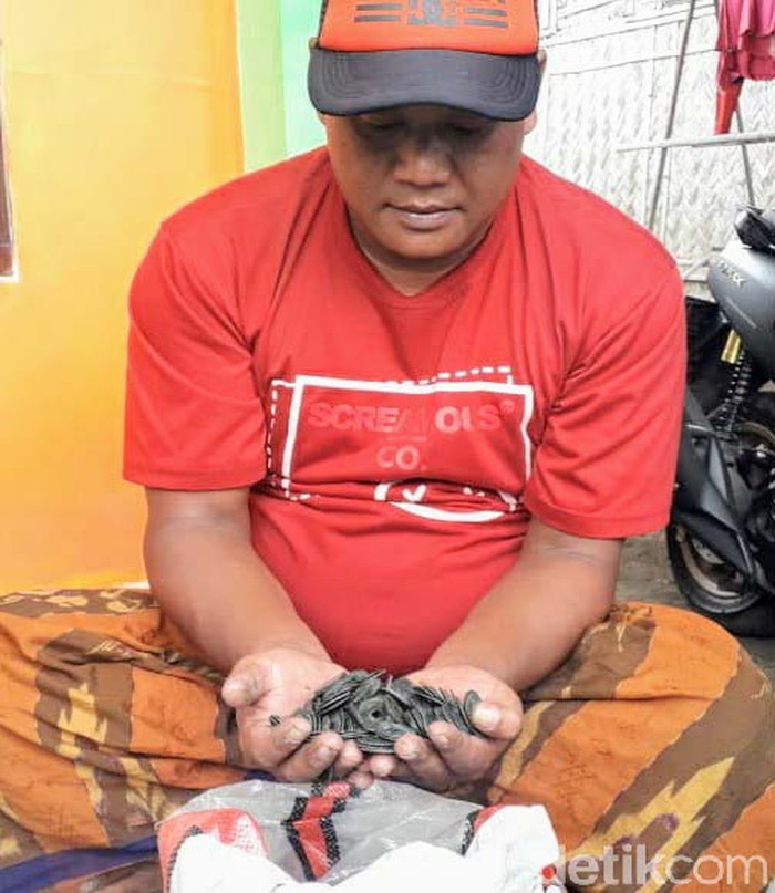 Warga Bondowoso Temukan Kepingan Logam Kuno Diduga Peninggalan Purbakala