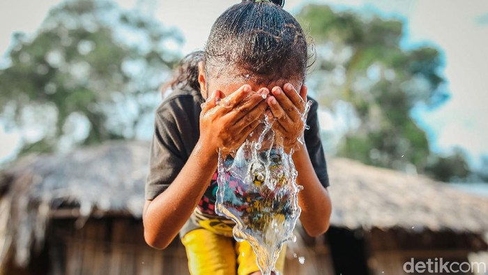 Warga NTT Menanti Kemudahan Akses Air Bersih Sejumlah persoalan masih dihadapi oleh warga di kawasan Nusa Tenggara Timur. Salah satunya adalah sulitnya mendapatkan air bersih.