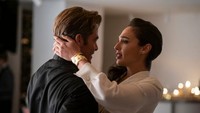 Tapi yang patut dipuji adalah bagaimana cara Jenkins sebagai sutradara tetap membuat film ini mempunyai hati. Foto: Wonder Woman 1984 / Warner Bros