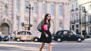 Saat berjalan di salah satu sudut kota London. Foto: Instagram