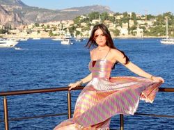 Gaya Glamour Putri Juragan Komputer Berharta Rp 566 Triliun