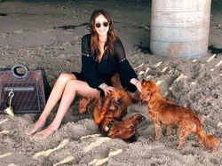 Gaya Glamour Putri Juragan Komputer Berharta Rp 566 Triliun