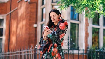 Alexa punya akun Instagram dengan follower sekitar 46 ribu. Ia hampir selalu tampil glamour dengan dandanan dan busana yang stylish. Foto: Instagram