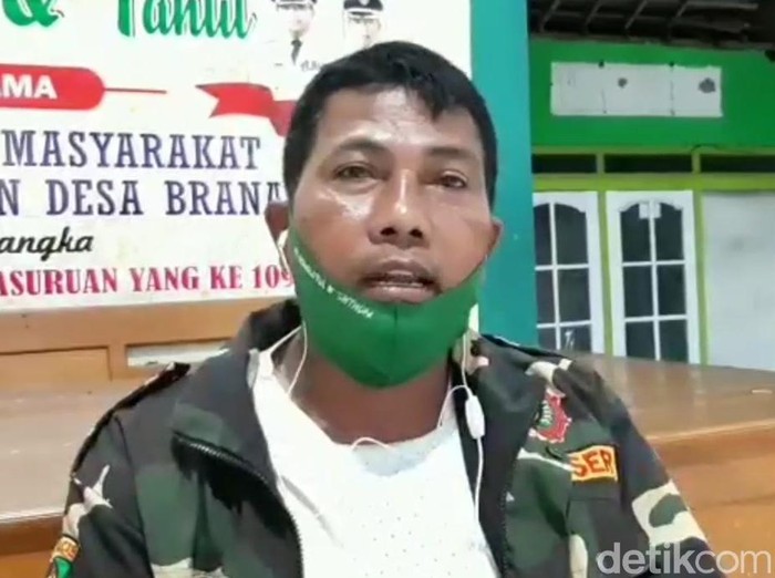 Kepala Satkorcab Banser Kabupaten Pasuruan, Kosim, menyatakan siap divaksin COVID-19 setelah Presiden Jokowi. Ia berharap semua lapisan masyarakat juga mendukung program pemerintah tersebut.