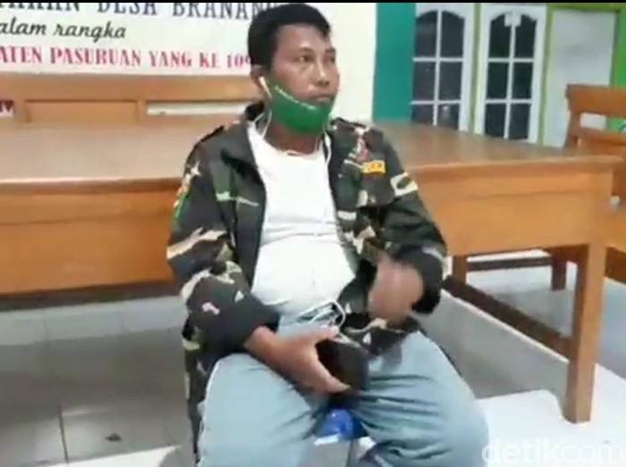 Kepala Satkorcab Banser Kabupaten Pasuruan, Kosim, menyatakan siap divaksin COVID-19 setelah Presiden Jokowi. Ia yakin vaksin itu aman karena menurutnya pemerintah tidak mungkin mencelakakan rakyatnya.