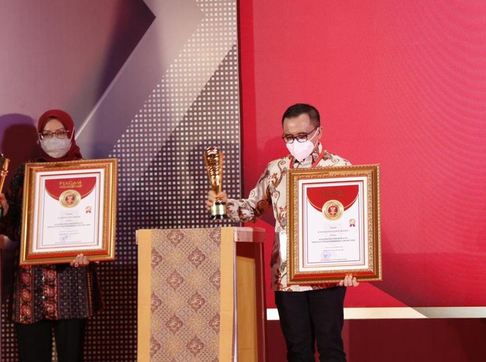 Banyuwangi meraih Innovation Goverment Award 2020 sebagai Kabupaten Terinovatif di Indonesia. Penghargaan ini diraih untuk ketiga kalinya secara berturut-turut sejak 2018.