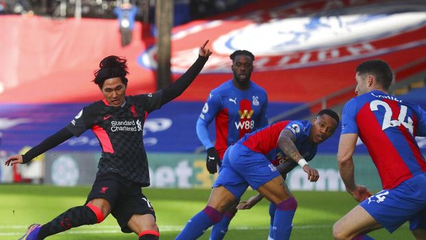 Liverpool's Takumi Minamino, left, scores his side's opening goal during the English Premier League soccer match between Crystal Palace and Liverpool at Selhurst Park stadium in London, Saturday, Dec. 19, 2020. (Clive Rose/Pool via AP)