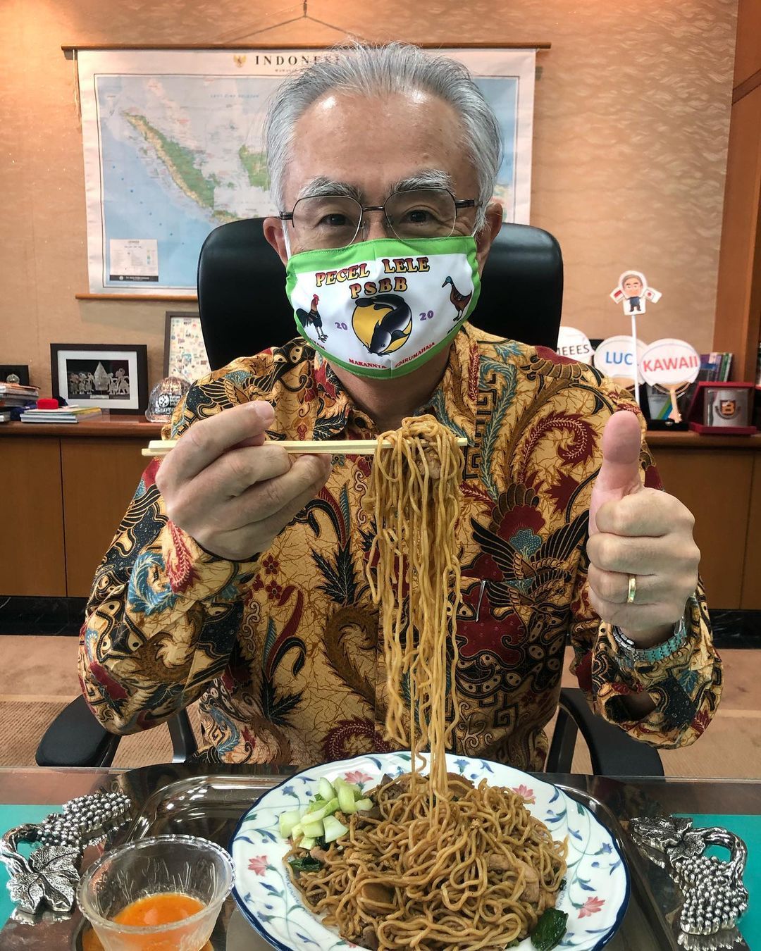 Dubes Jepang Makan Siang Pakai Makanan Indonesia