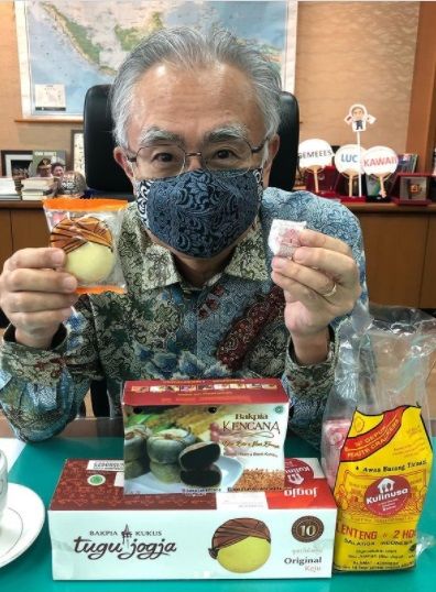 Dubes Jepang Makan Siang Pakai Makanan Indonesia