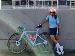 7 Gaya Artis Hobi Road Bike, Pakai Jersey Jutaan Rupiah