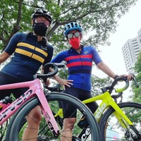 Momen gowes in style Dian Sastrowardoyo juga semakin lengkap dengan sepeda balap Cervelo berwarna pink pastel. Harganya pun tak kalah mahal. Dilihat di situs resminya, sepeda Cervelo berada di kisaran harga US$ 2.900 (Rp 40-an juta) hingga US$ 10 ribu (Rp 140-an juta). (Foto: Instagram/@therealdisastr)