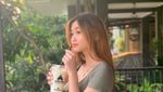 Gaya Keren Anastasya Khosasih Saat Makan Nasi Bebek