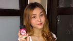 Gaya Keren Anastasya Khosasih Saat Makan Nasi Bebek