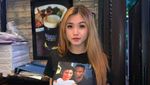 Gaya Keren Anastasya Khosasih Saat Makan Nasi Bebek