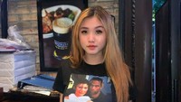 Dari foto-fotonya di Instagram, terlihat kalau Anastasya suka nongkrong di restoran dan kafe. Seperti momennya kali ini. Foto: Instagram anastasyakh