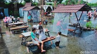 Jika berkunjung ke lokasi, wisatawan akan disuguhi menu khas ikan air tawar dan panorama yang Instagramabel. Orang juga tidak akan mengira objek wisata yang dikelola Bumdes Desa Wangen, Kecamatan Polanharjo ini dulunya cuma kolam tanaman selada air dan kangkung.
