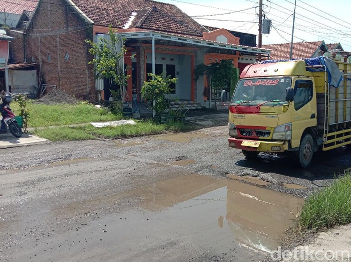 Kondisi jalan Kudus–Purwodadi turut Desa Undaan Kidul Kecamatan Undaan, Kudus rusak parah, Sabtu (19/12/2020).