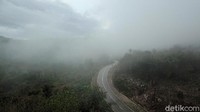 Seperti diketahui, Kementerian PUPR terus meningkatkan kondisi Jalan perbatasan NTT yang berbatasan dengan Timor Leste yang dikenal sebagai Sabuk Merah Sektor Timur dari Belu hingga Malaka. Ikuti terus jelajah Tapal Batas detikcom bersama BRI di tapalbatas.detik.com!
