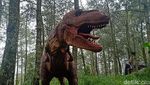 Melihat Dinosaurus di Mojosemi Forest Park