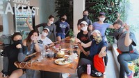 Kabar tersebut disampaikan oleh Nirina Zubir melalui Instagramnya. Kabar tersebut tentu mengejutkan banyak orang, apalagi dirinya dikenal memiliki gaya hidup sehat. Foto: Instagram @nirinazubir_