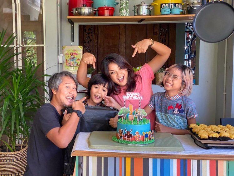 Romantisnya Nirina Zubir dan Ernest Saat Makan Bareng