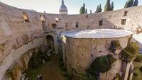Mausoleum Augustus adalah sebuah makam besar yang dibangun oleh Kaisar Romawi Augustus pada 28 SM di Campus Martius, Roma, Italia.