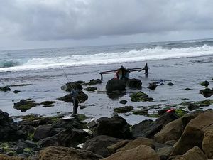 Perahu Terbalik Dihantam Ombak, Nelayan Pacitan Tewas dan Satu Lagi Hilang