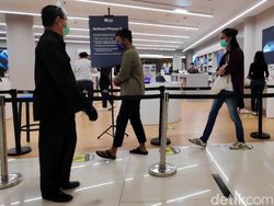 Potret Para Pembeli iPhone 12 di Senayan City