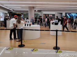 Potret Para Pembeli iPhone 12 di Senayan City