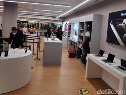 Potret Para Pembeli iPhone 12 di Senayan City