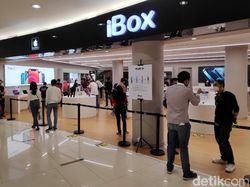 Potret Para Pembeli iPhone 12 di Senayan City