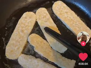 Ribuan Netizen Indonesia Beri Saran Kocak Untuk Bule yang Ngemil Tempe