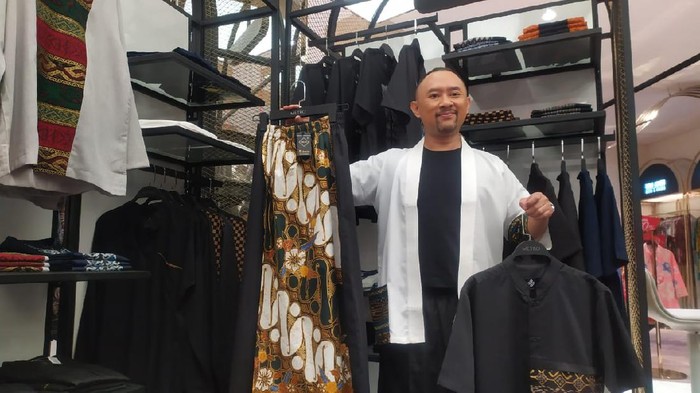 Ronal Surapradja buka bisnis pakaian