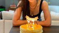 Lewat unggahan instagramnya, Pevita juga memperlihatkan setumpuk obat dan vitamin yang ia konsumsi. Gadis berambut panjang ini memang dikenal sering membagikan aktivitas hariannya. Foto: Instagram @pevpearce