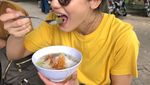 Si Cantik Pevita Pearce yang Hobi Belanja ke Pasar Tradisional