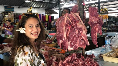 Si Cantik Pevita Pearce yang Hobi Belanja ke Pasar Tradisional