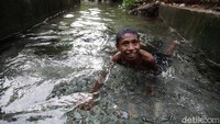 Di tempat ini terdapat dua sumber mata air. Sumber pertama diambil airnya untuk kebutuhan sehari-hari. Sedangkan sumber lainnya untuk mandi.