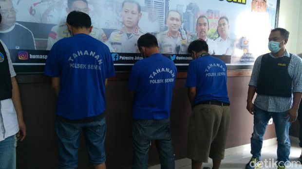 3 calo rapid test di Stasiun Pasar Senen (Adhyasta Dirgantara/detikcom)