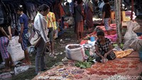 Pasar Alas Abang di Kabupaten Malaka, Timor Tengah Selatan, NTT, itu diketahui hanya buka seminggu sekali setiap hari Kamis.
