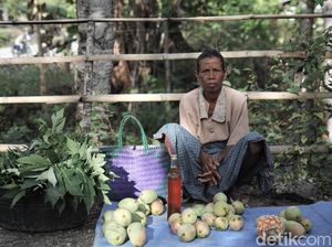Begini Sibuknya Pasar di Perbatasan RI yang Buka Seminggu Sekali