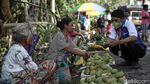 Begini Sibuknya Pasar di Perbatasan RI yang Buka Seminggu Sekali