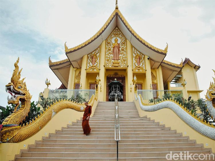 Bukan di Thailand, Vihara Megah Ini Ada di Jakarta