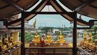 Bangunan itu merupakan Vihara Hemadhiro Mettavati. 