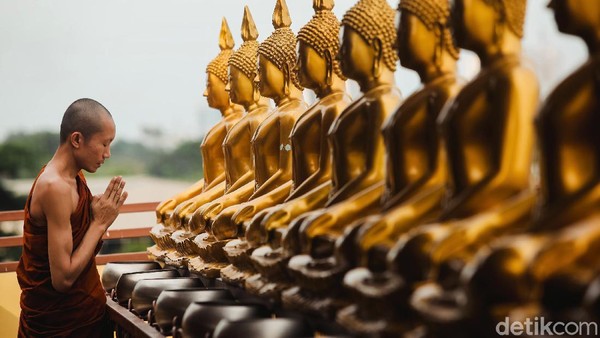 Vihara yang memiliki luas area sebesar 2.142 meter ini dibangun dengan desain seperti vihara-vihara yang ada di Thailand. Vihara yang memiliki luas area sebesar 2.142 meter ini dibangun dengan desain seperti vihara-vihara yang ada di Thailand.