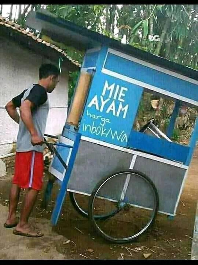 Wah repot banget ya buat tau harganya aja harus lewat whatsapp atau inbox. Padahal si abangnya bisa langsung ngasih tau. Foto: Twitter/@nocontextwarung