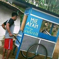 Wah repot banget ya buat tau harganya aja harus lewat whatsapp atau inbox. Padahal si abangnya bisa langsung ngasih tau. Foto: Twitter/@nocontextwarung