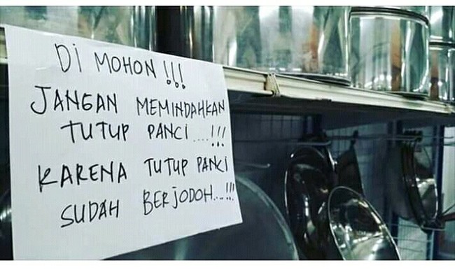 Tutup panci aja udah ketemu sama jodohnya nih. Kalau kamu sudah nemuin jodohmu belom? Foto: Twitter/@nocontextwarung