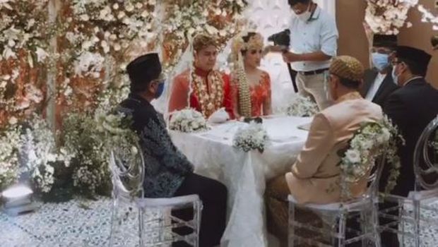 Handika Pratama dan Rosiana Dewi menikah.