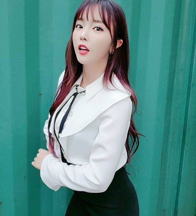 Tak hanya bernyanyi, Hong Jin Young juga sudah mencicipi dunia akting. Empat judul serial drama dan satu judul film pernah dibintanginya. Foto: Instagram/@sambahong