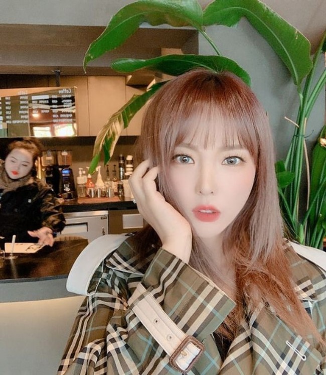 Hong Jin Young dan agensinya sempat menyangkal tuduhan tersebut. Namun pada 15 Desember 2020, Komite Integritas Penelitian yang bergerak di bawah Komite Etis Universitas Chosun, membuat penilaian tentatif plagiarisme terhadap tesis Hong Jin Young. Foto: Instagram/@sambahong